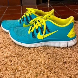 Women’s Nike Free Tennis Shoes Size 7